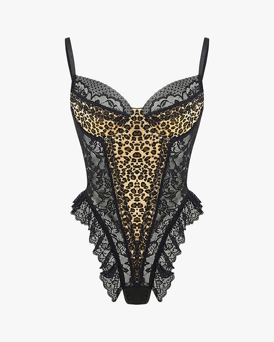 Body corset dentelle sur fond studio gris clair