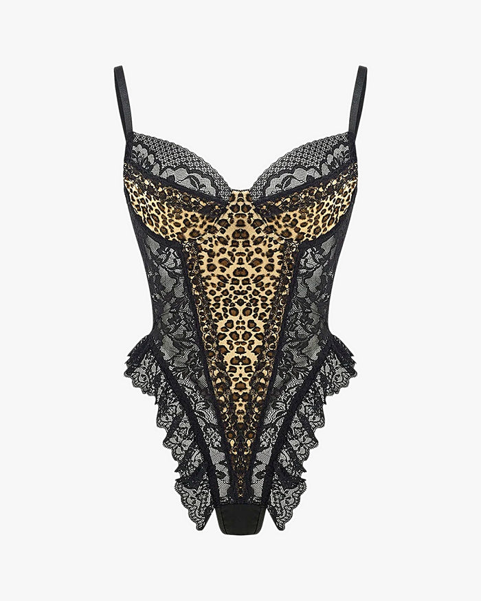 Body corset dentelle sur fond studio gris clair