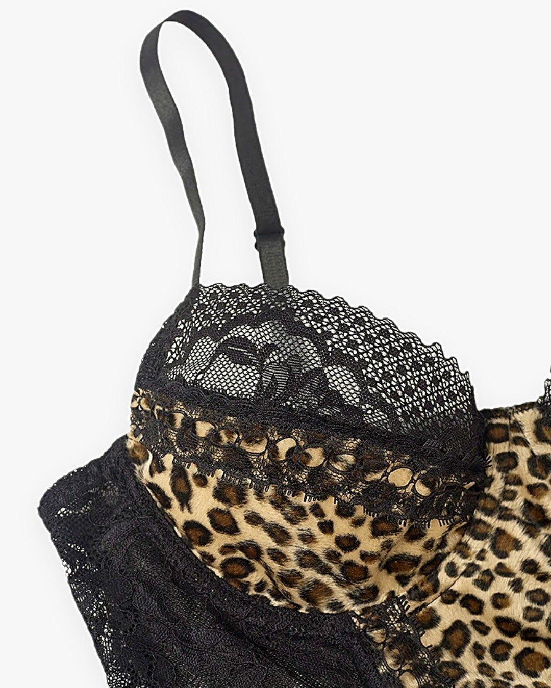 Zoom sur le détail du body corset dentelle, vue 2