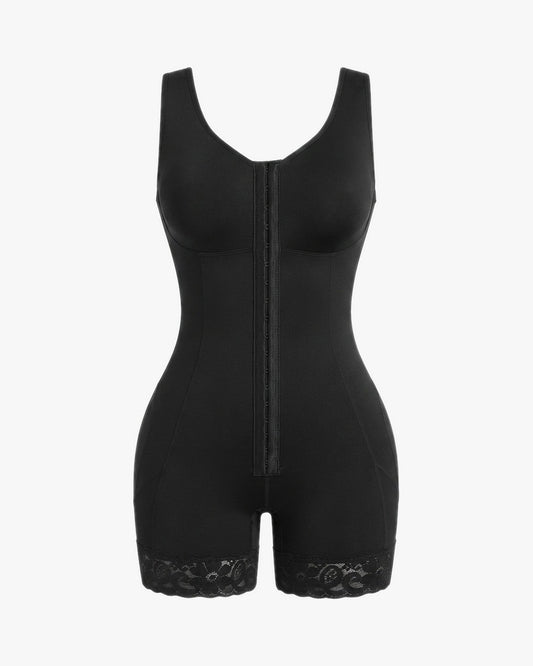 Combinaison corset sur fond studio gris clair