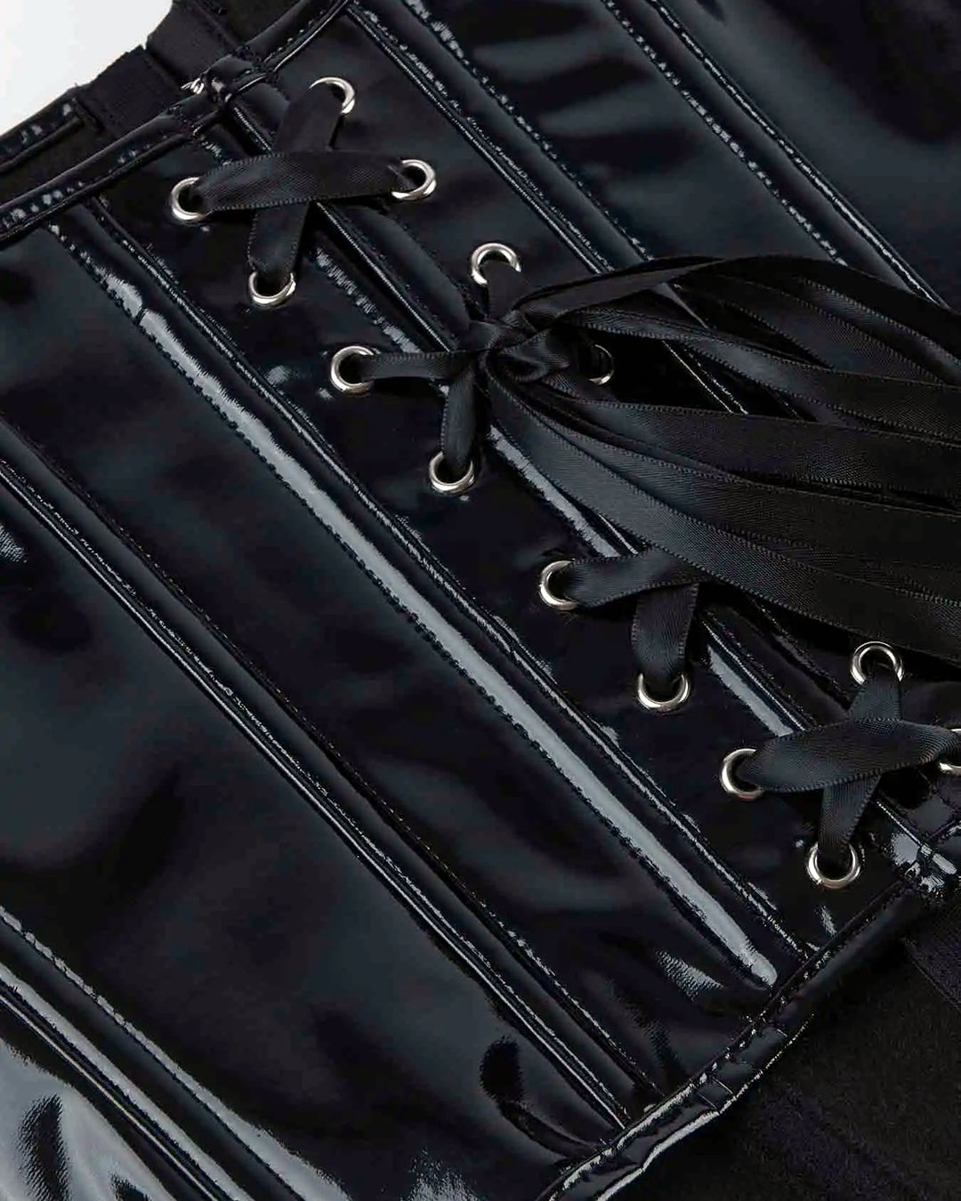 Zoom sur le détail du corset bustier cuir, vue 4