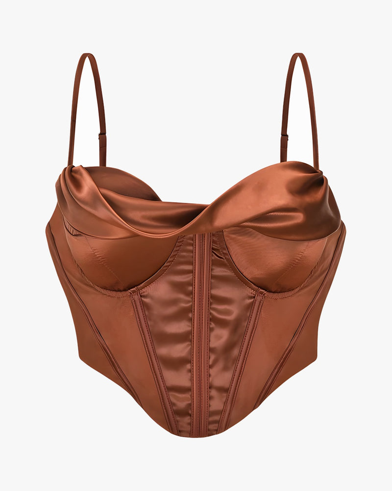 Corset court sur fond studio gris clair