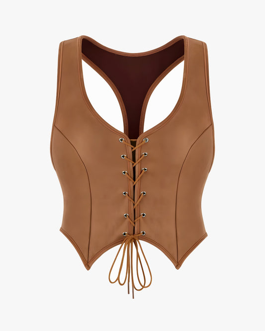 Corset crop top sur fond studio gris clair