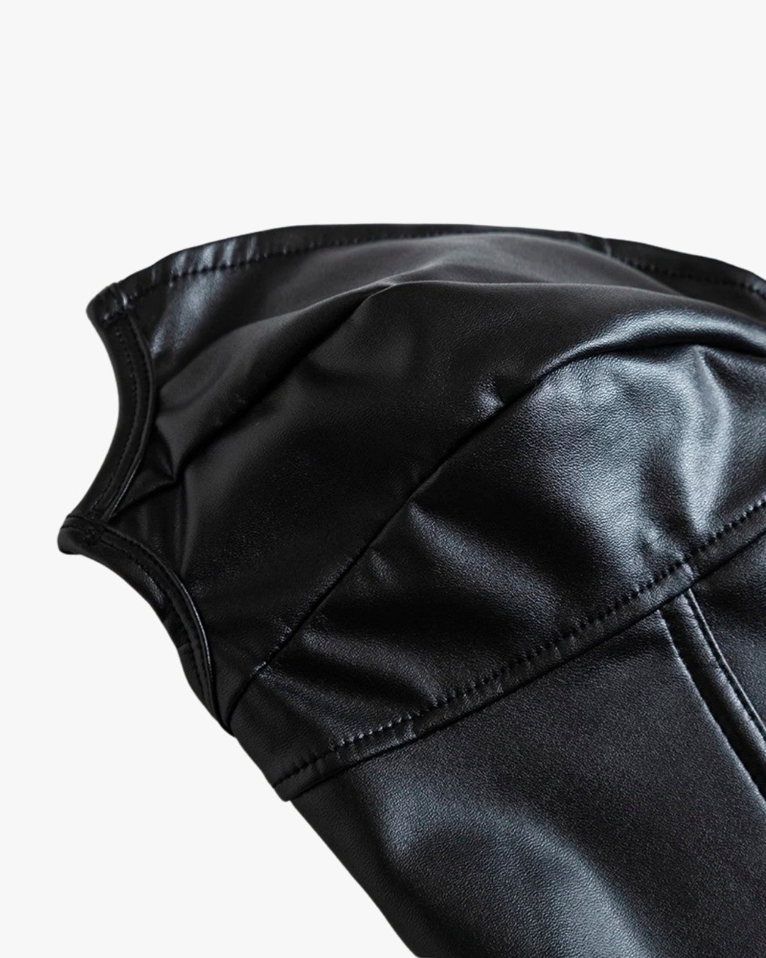 Zoom sur le détail du corset cuir lacet, vue 2