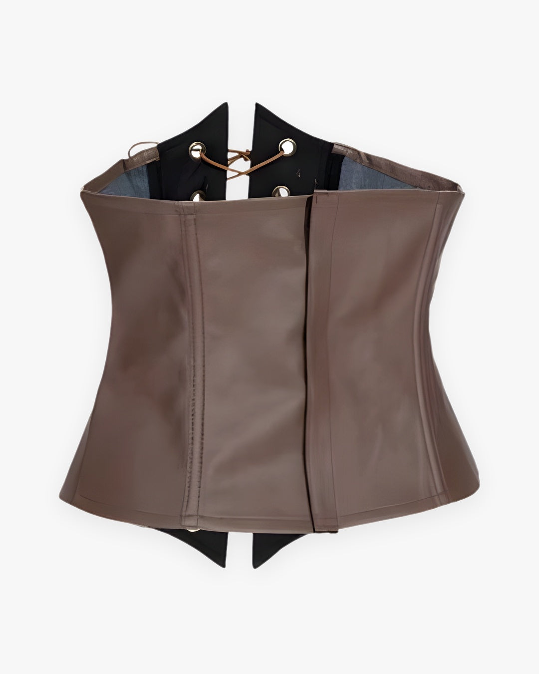 Zoom sur le détail du corset cuir médiéval, vue 2