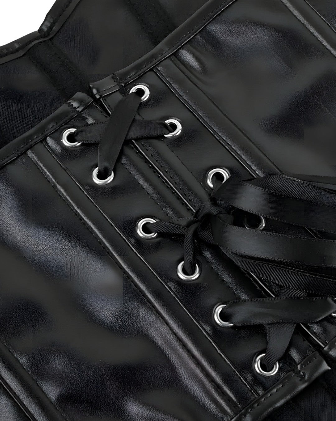 Zoom sur le détail du corset cuir sexy, vue 2