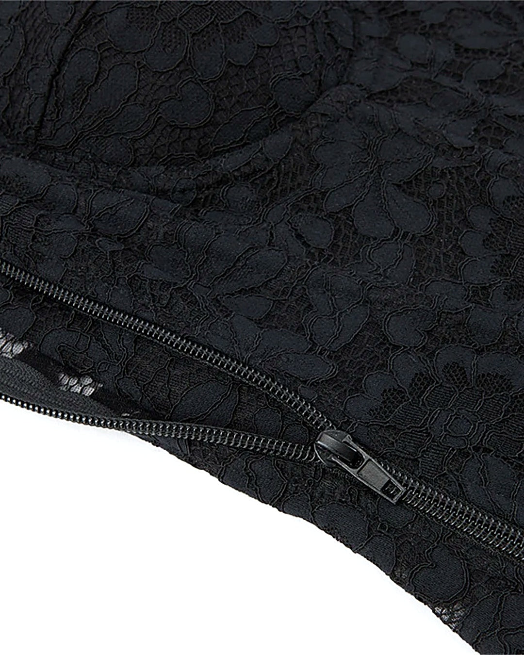 Zoom sur le détail du corset en dentelle, vue 5