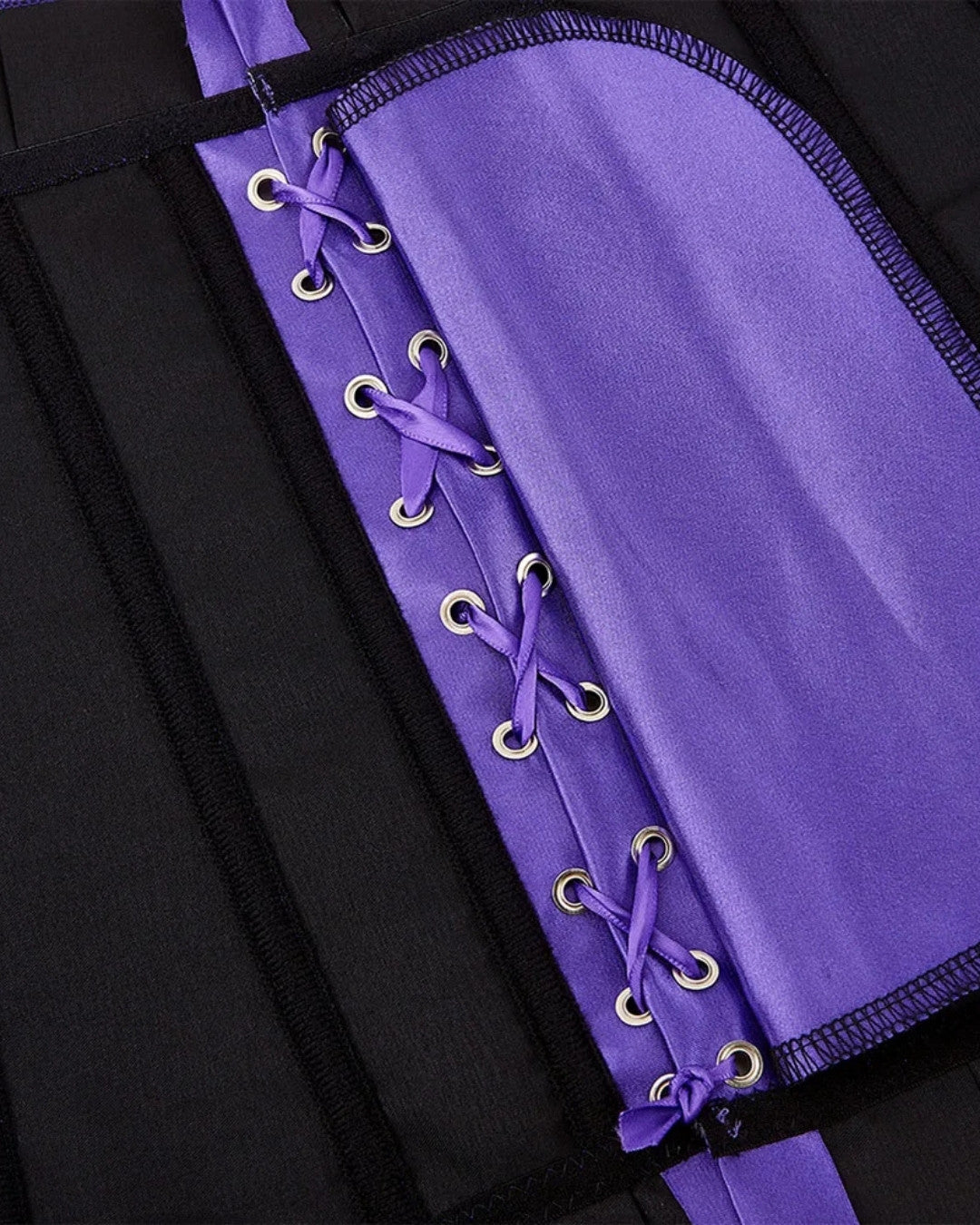 Zoom sur le détail du corset grande taille, vue 3