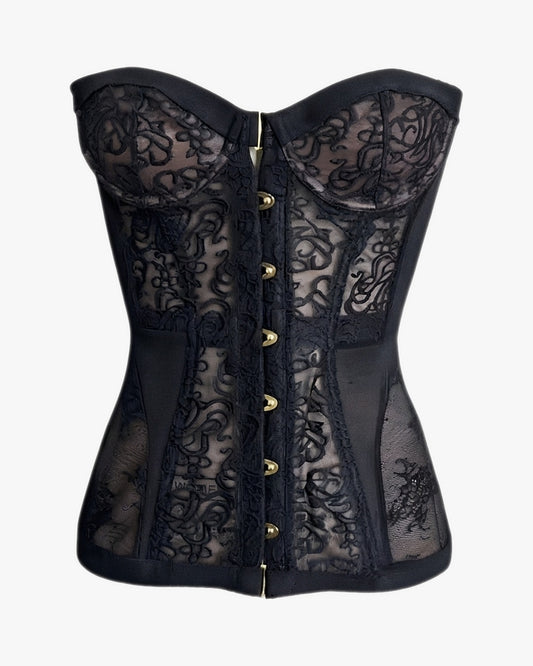 Corset haute couture sur fond studio gris clair
