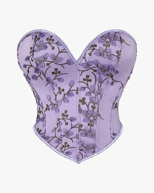 Corset lila sur fond studio gris clair