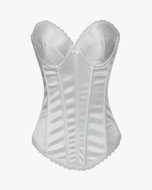 Corset satin blanc sur fond studio gris clair