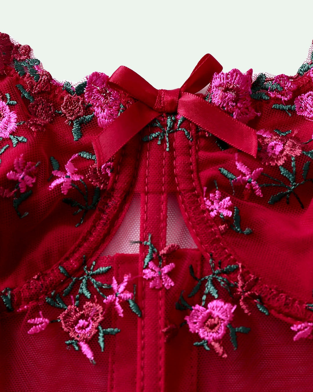 Zoom sur le détail du corset soutien gorge, vue 3