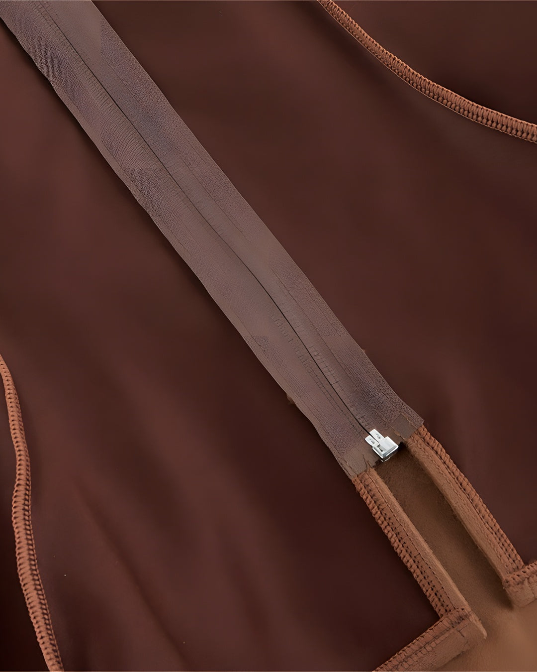 Zoom sur le détail du jupe corset, vue 4