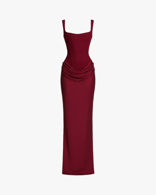 Robe corset de soirée longue sur fond studio gris clair