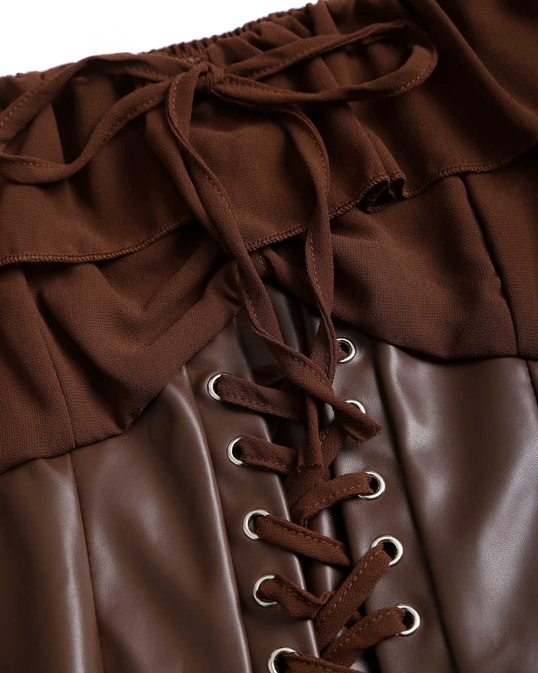Zoom sur le détail du robe corset manche longue