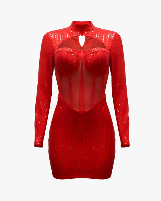 Robe corset rouge sur fond studio gris clair