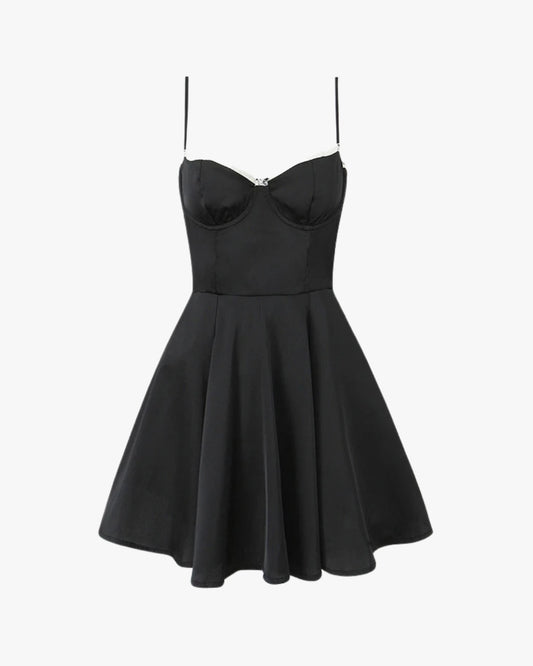Robe style corset sur fond studio gris clair, vue 5