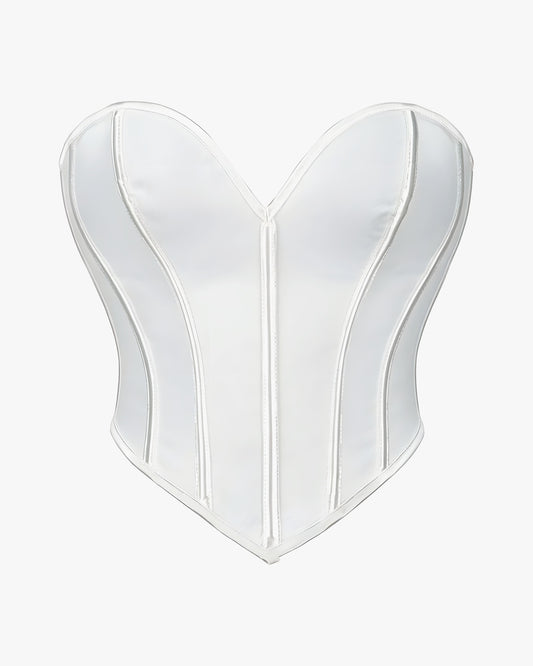 Top corset blanc sur fond studio gris clair