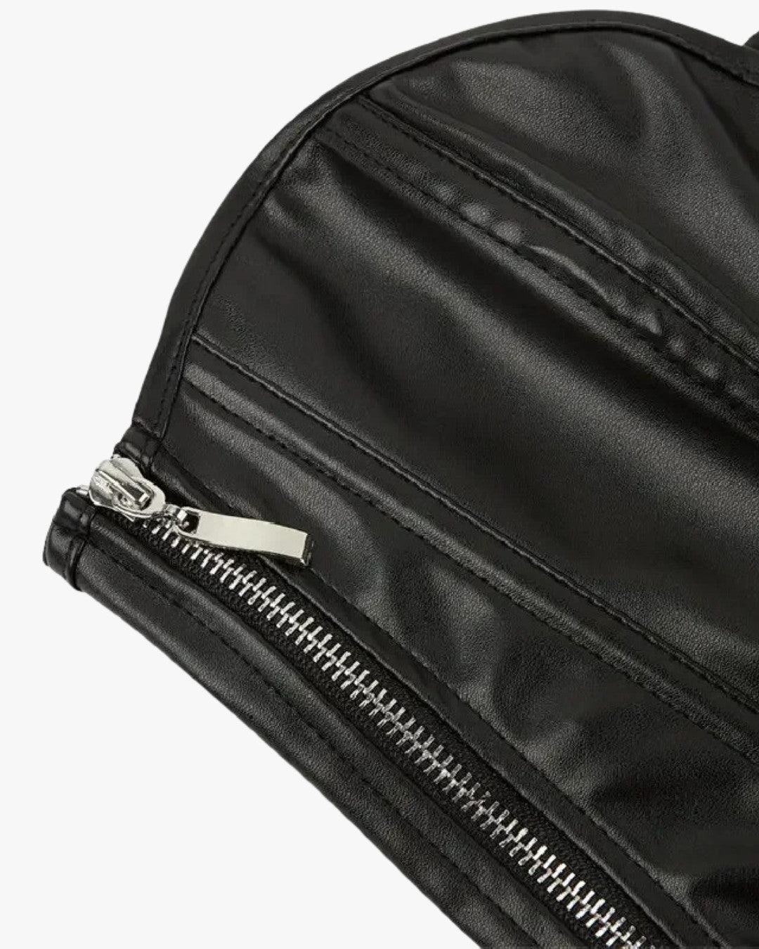 Zoom sur le détail du top corset cuir, vue 2