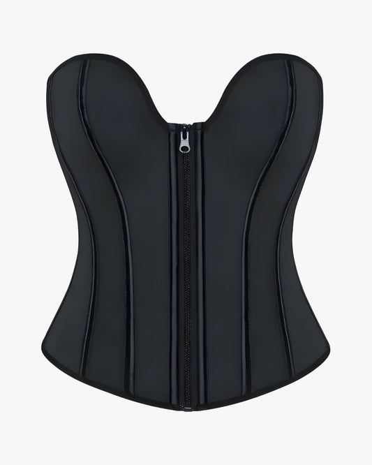 Top corset latex sur fond studio gris clair